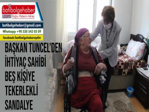 Başkan Tuncelden ihtiyaç sahibi Beş kişiye Tekerlekli Sandalye