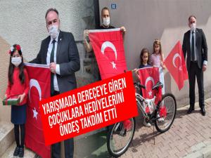  YARIŞMADA DERECEYE GİREN ÇOCUKLARA HEDİYELERİNİ FUAT ÖNDEŞ TAKDİM ETTİ